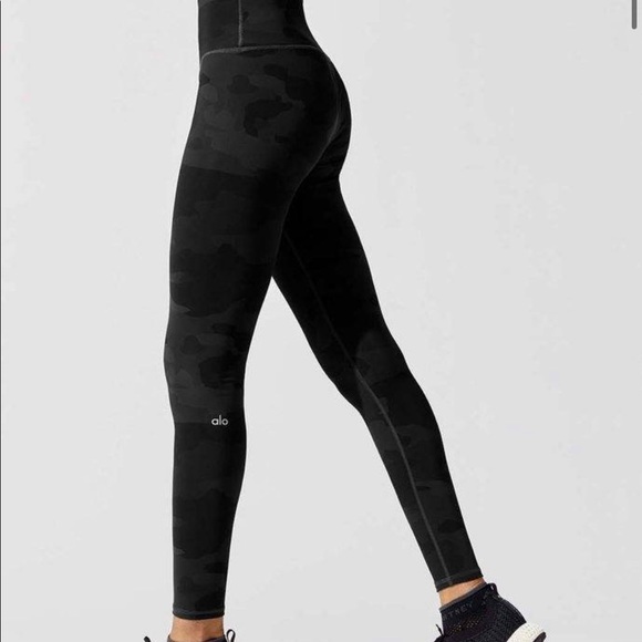 Black Camo ALO legging - Picture 2 of 5